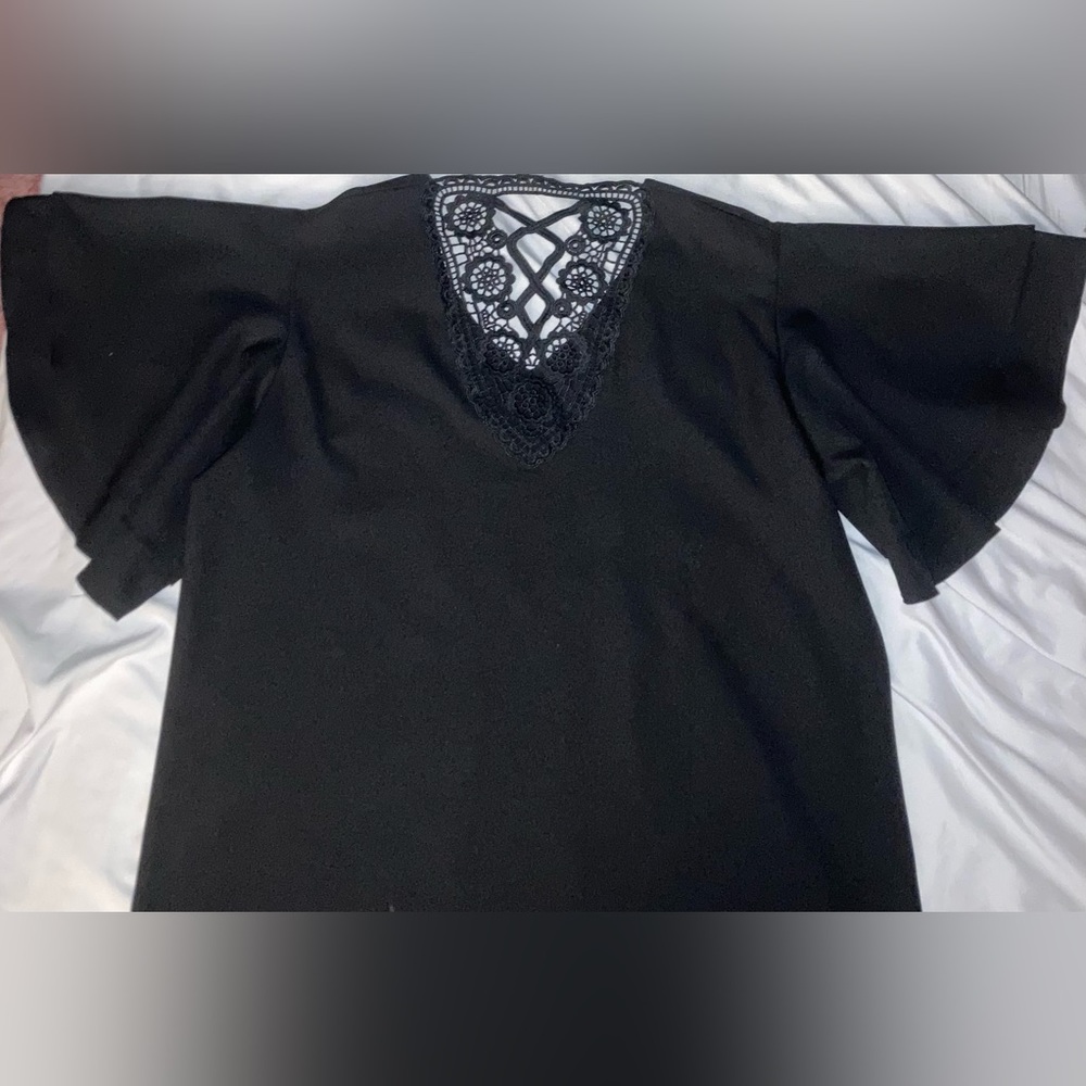 St Jubileens Black Polyester Lace Embroidered Back Ruffle short sleeves NWOT Lg